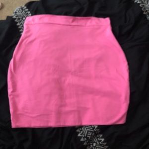 fashion nova pink mid thigh pink skirt, size 1XL.